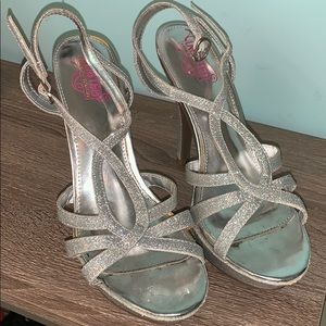 kenneth cole silver heels